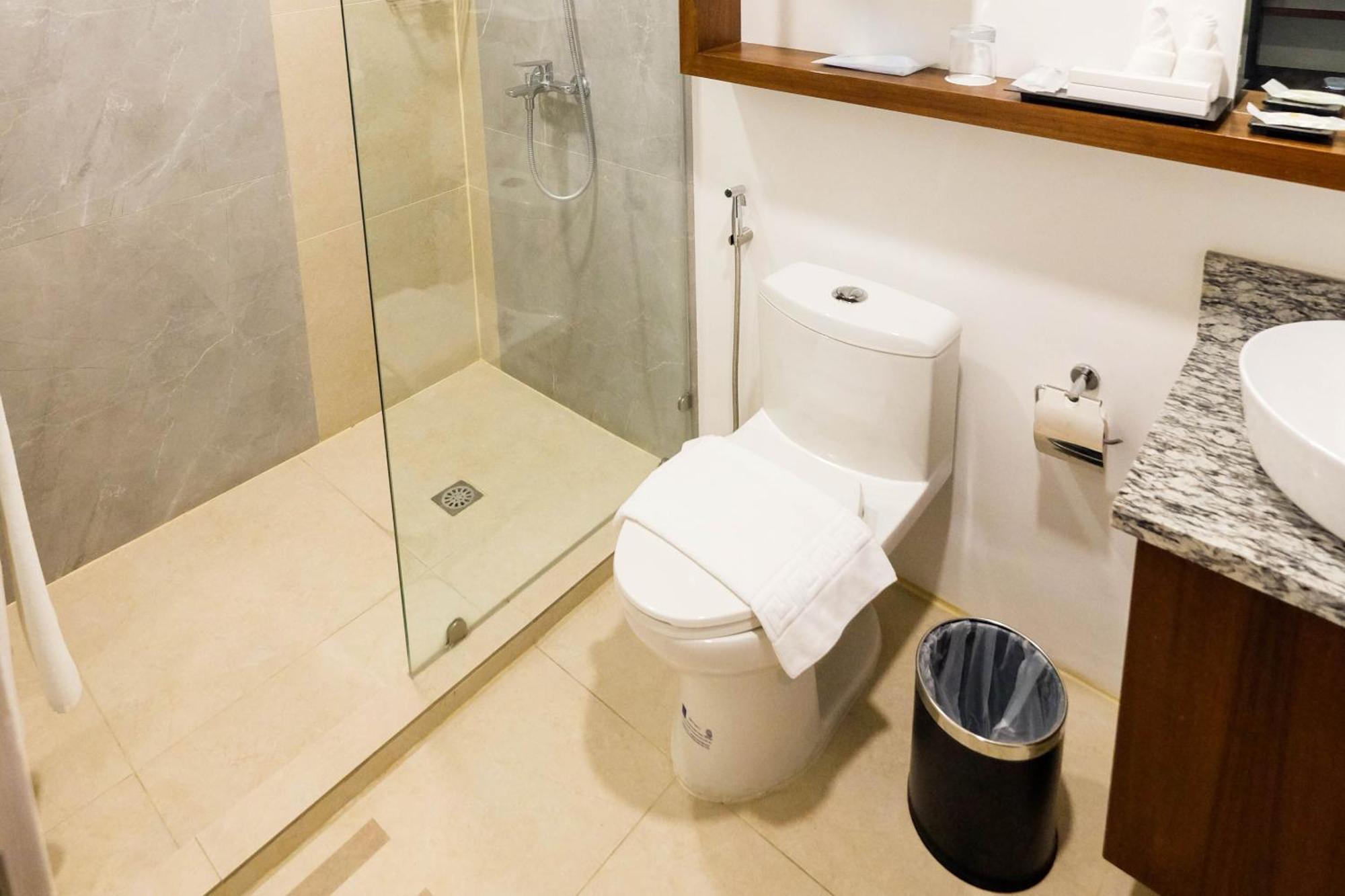 Quincentennial Hotel 3*