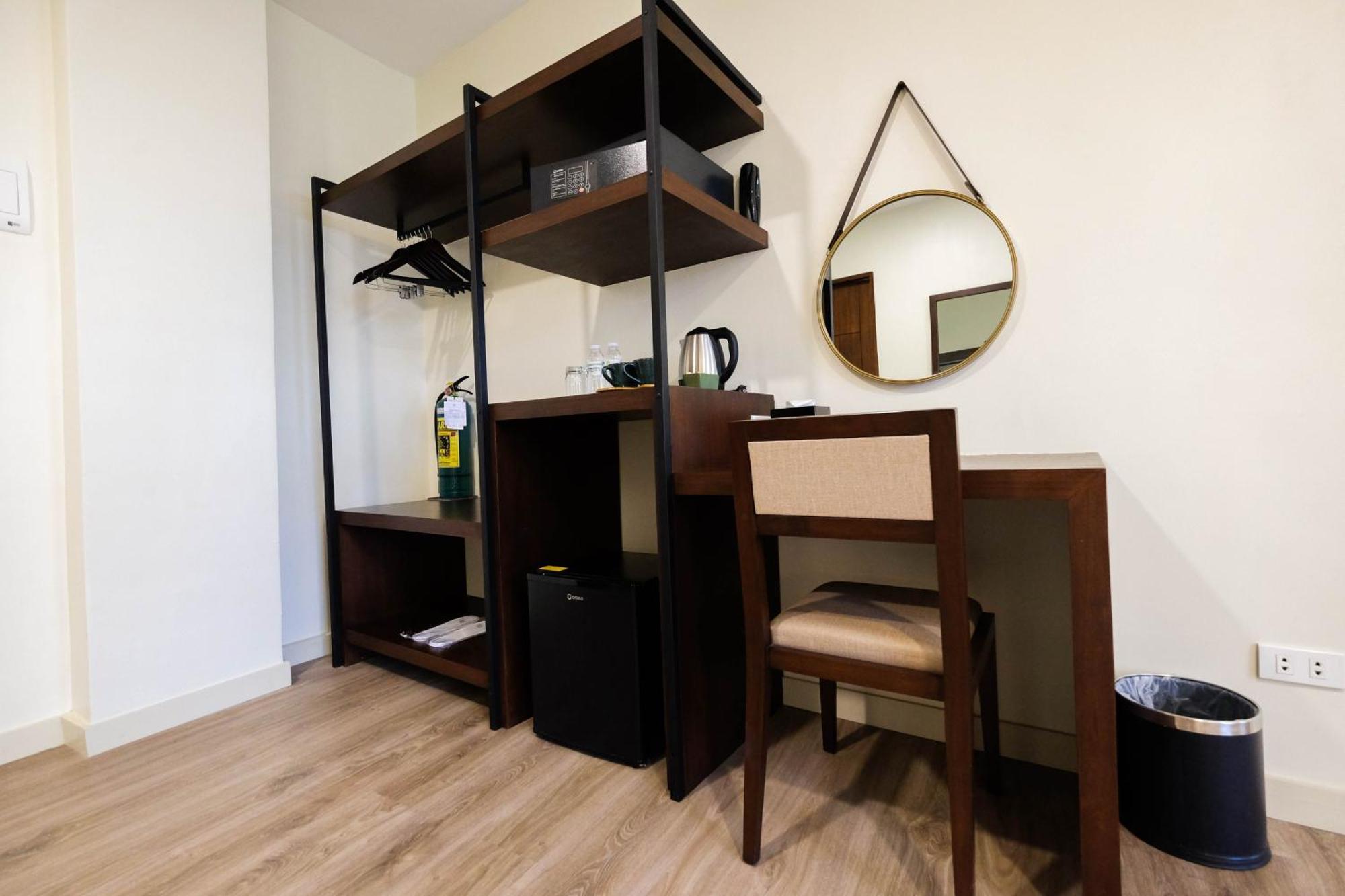 Hotel Quincentennial 3*