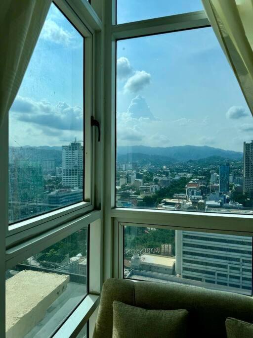 3-br Unit In The Center Of Apartment *