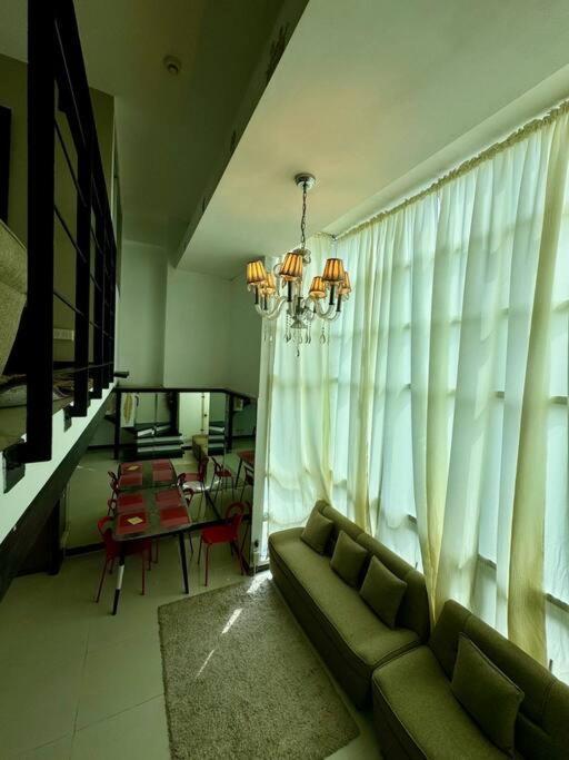 3-br Unit In The Center Of *