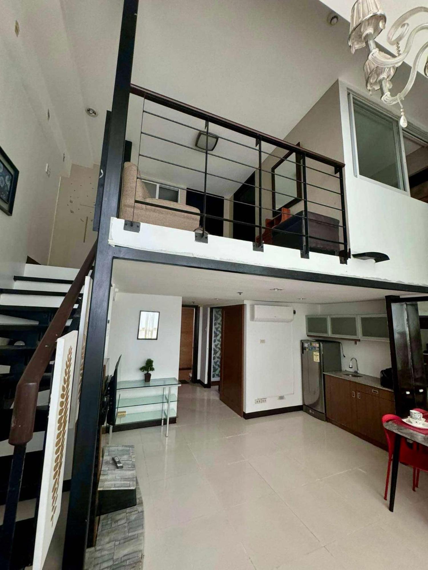 3-br Unit In The Center Of