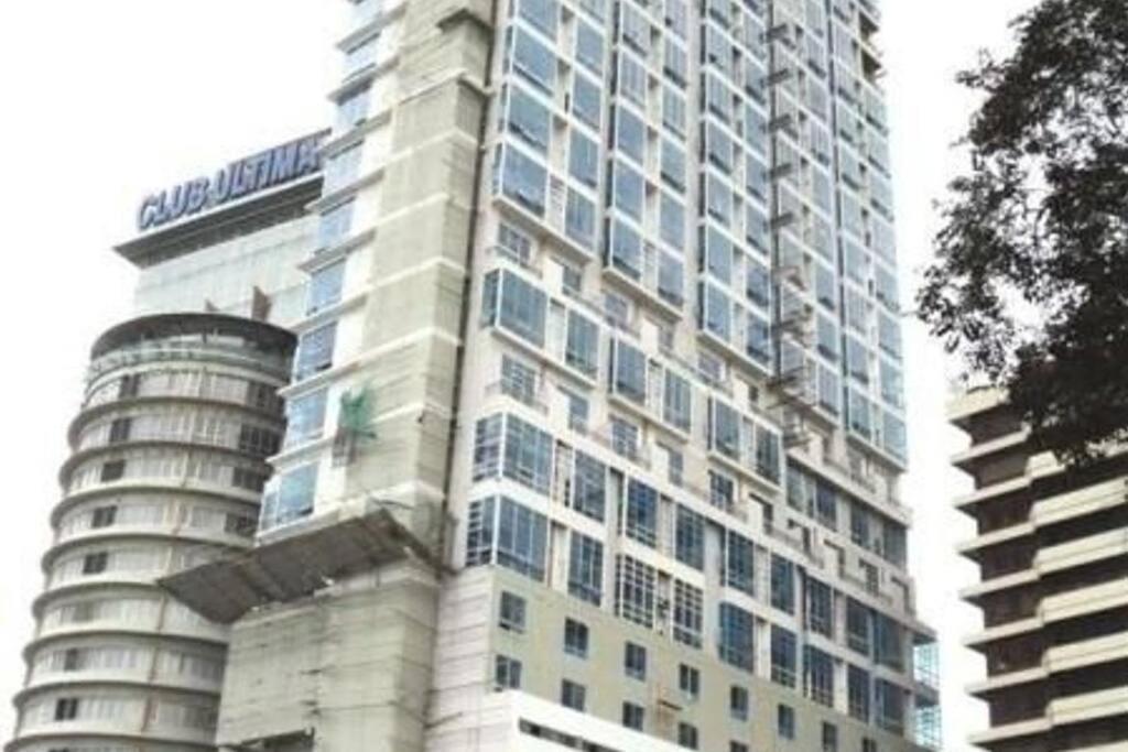 3-br Unit In The Center Of Apartment *