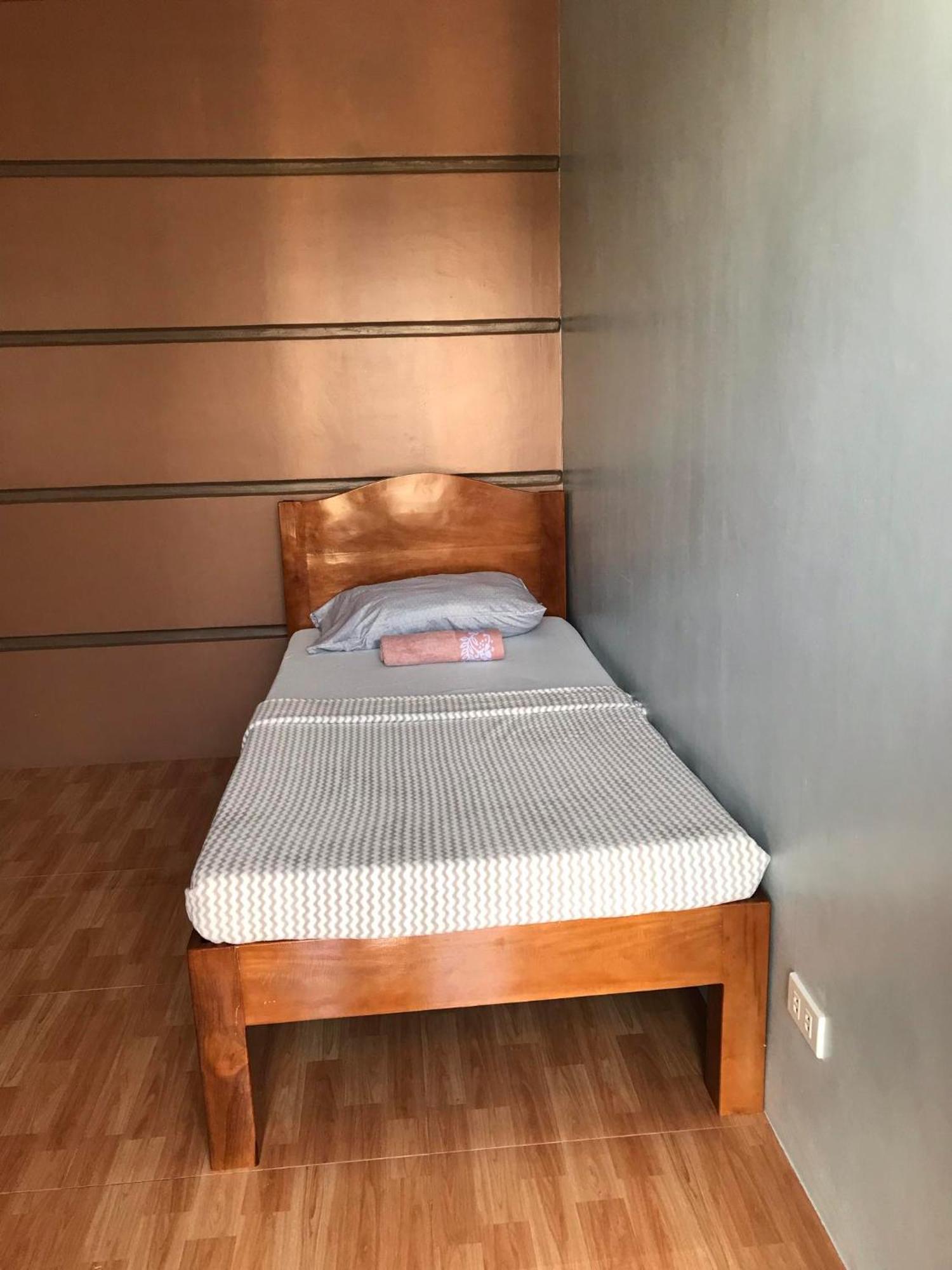 Rnek Boatel Commercial Space Apartment Moalboal