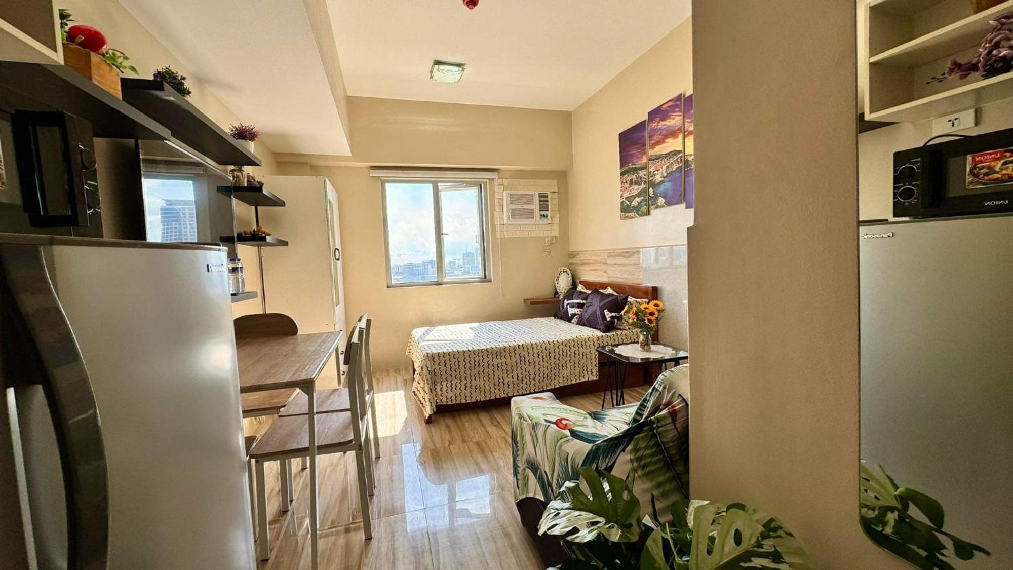 Across Sm Sunvida Tower Unit Bed & Breakfast
