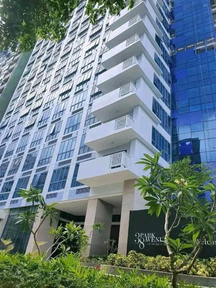 Prime Location With Sofa Bed At 38 Park Avenue Inside It Park * Cebu