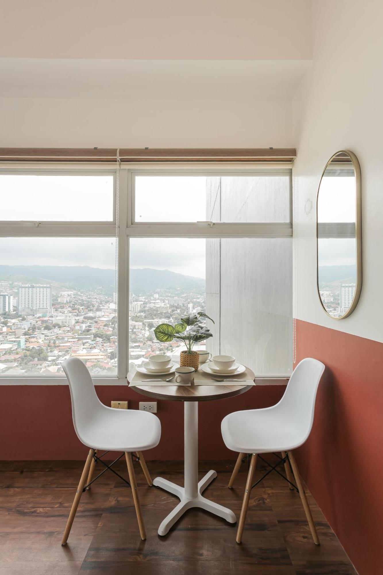 Spacious In The Soho Apartment