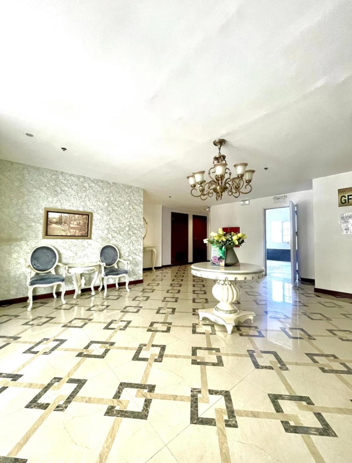 Homesuitehome Apartment