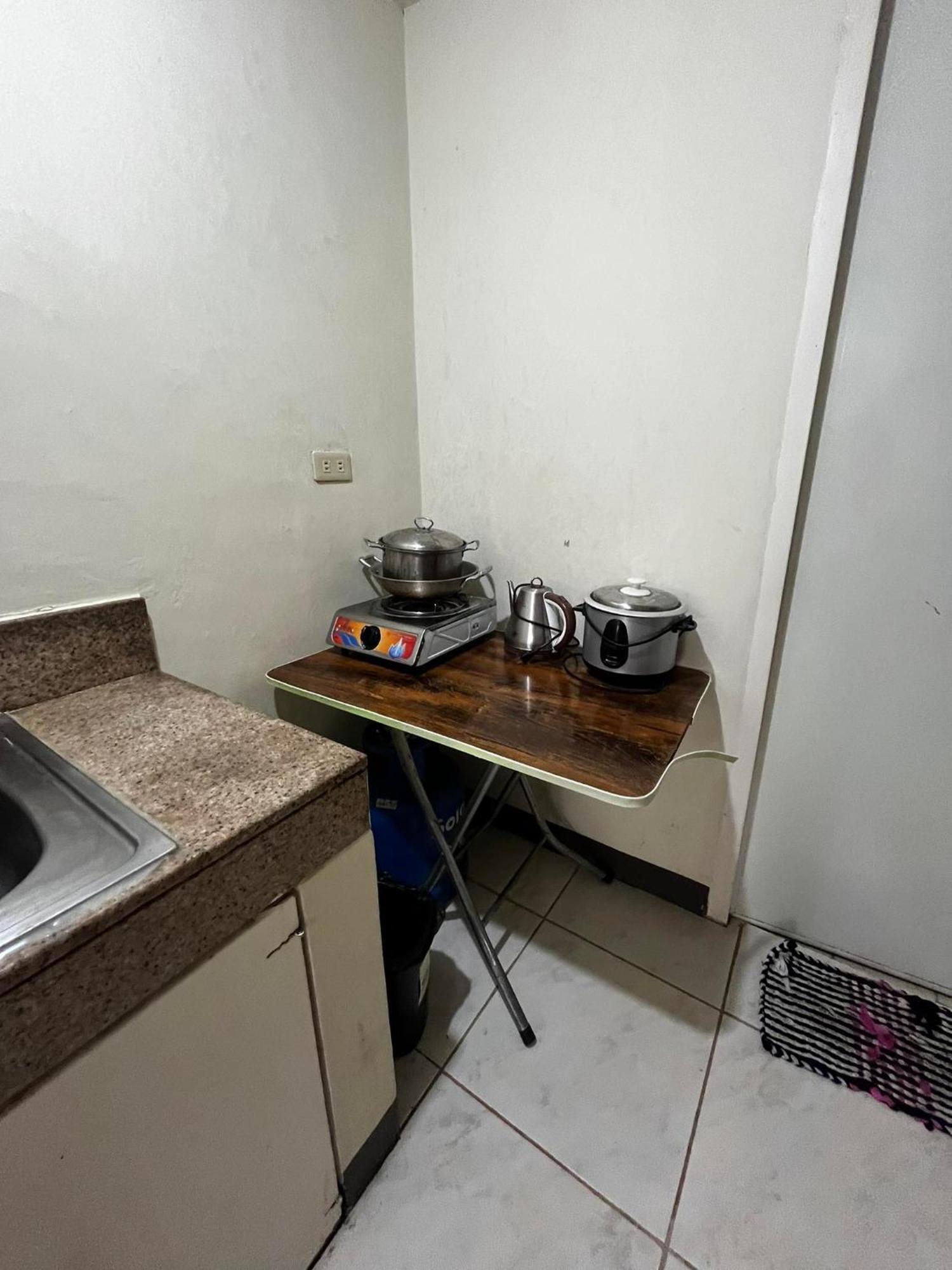 Flora's Place In Winland Towers Aparthotel Cebu