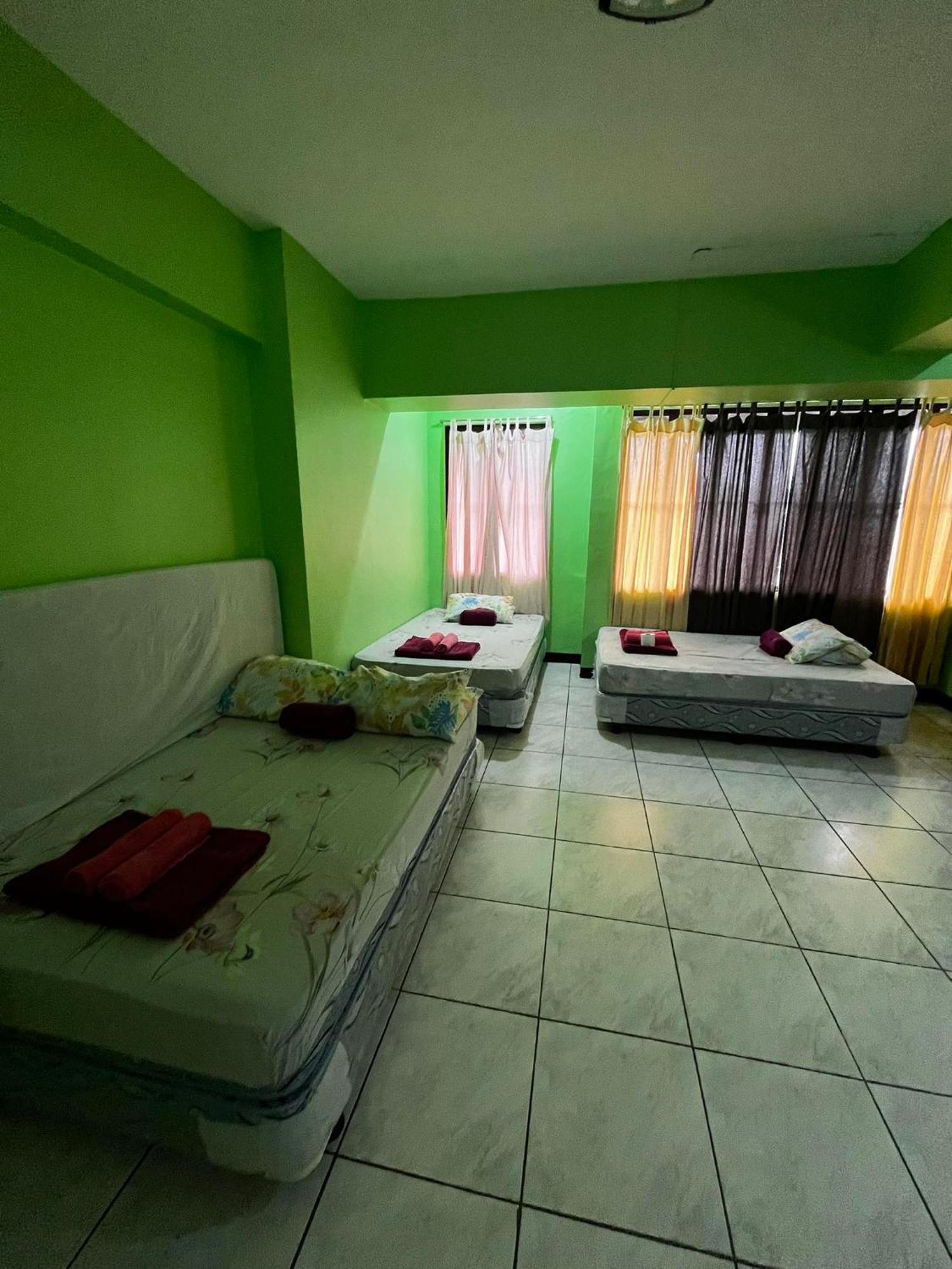 Flora's Place In Winland Towers Aparthotel