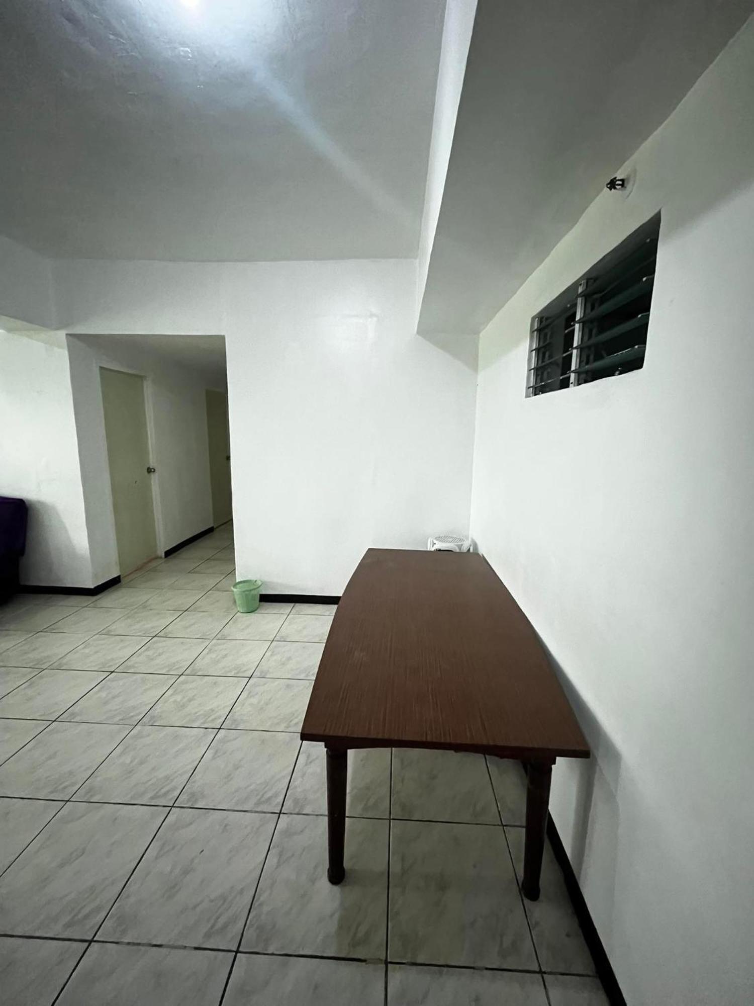 Flora's Place In Winland Towers Aparthotel