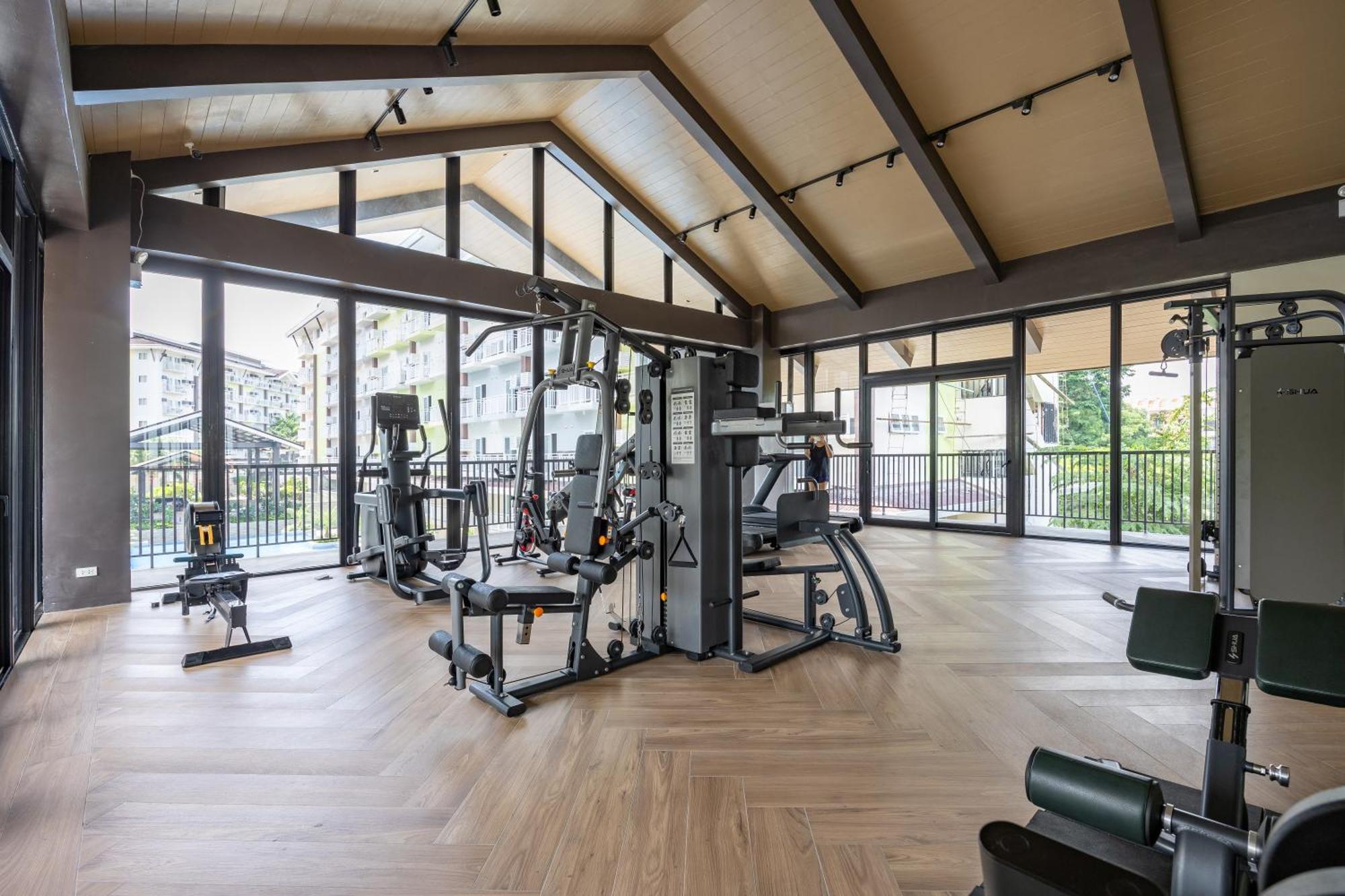 Amani 729, 3 Minutes To Airport,with Gym & Pool,100mbps Wifi,free Netflix