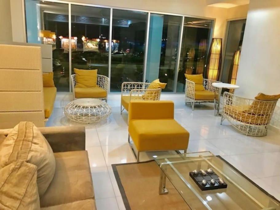 Apartment One Bedroom Unit Avida Tower 2, It Park