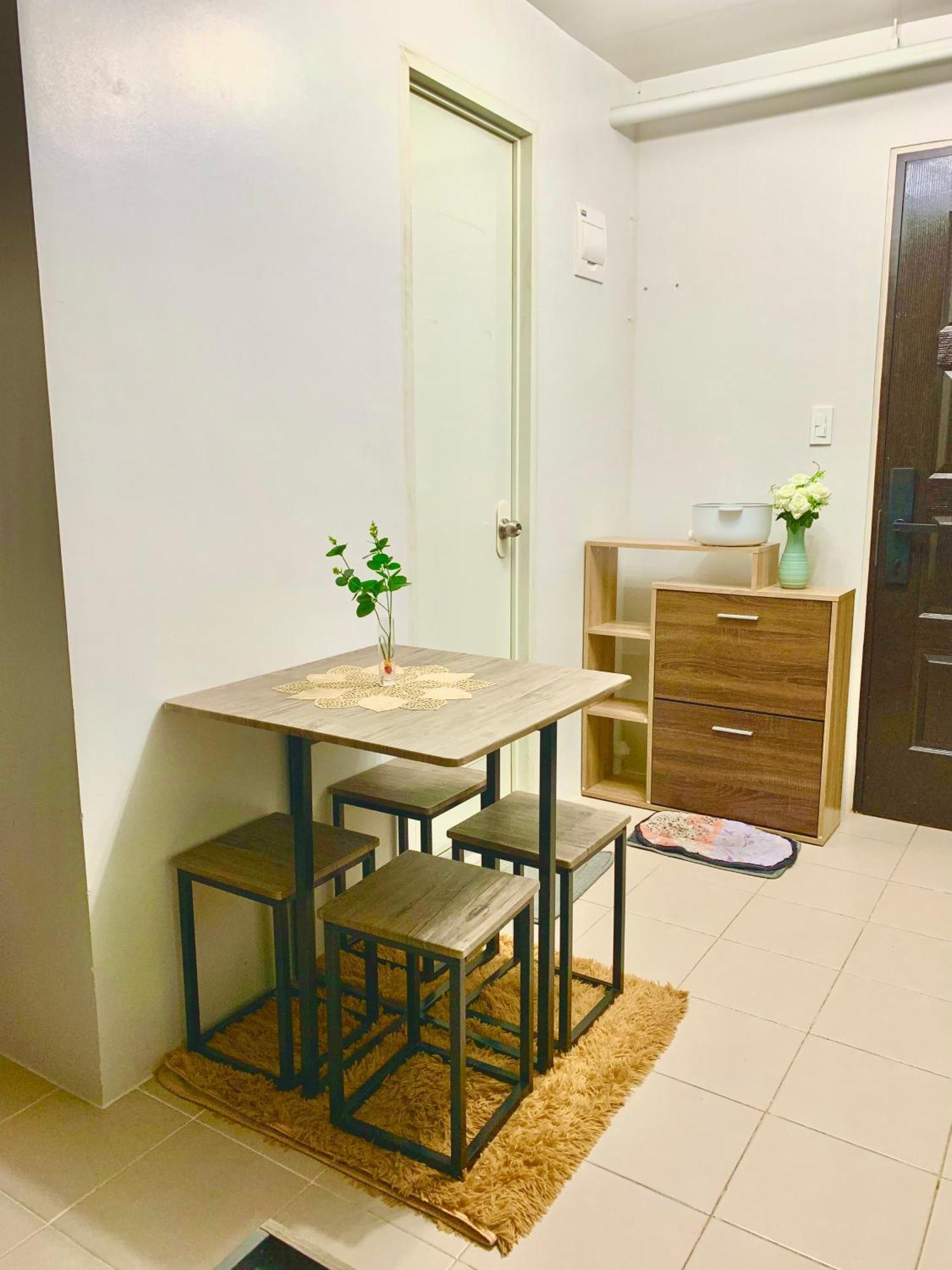 Apartment Renovated Furnished Near Airport, Malls And School *