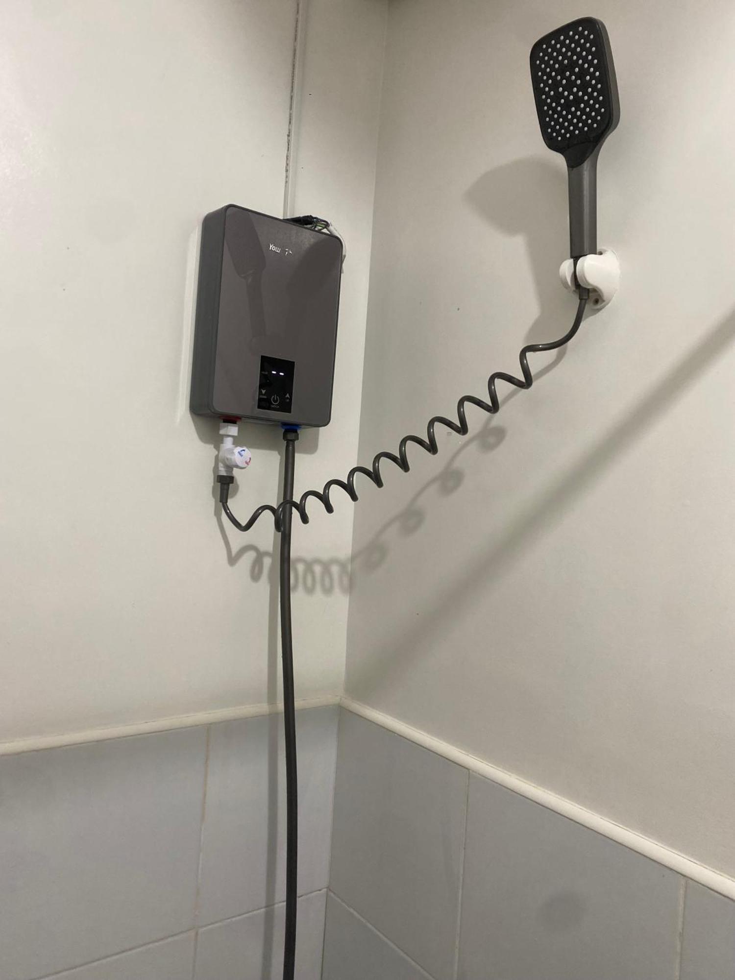 Renovated Furnished Near Airport, Malls And School Apartment Lapu-Lapu City