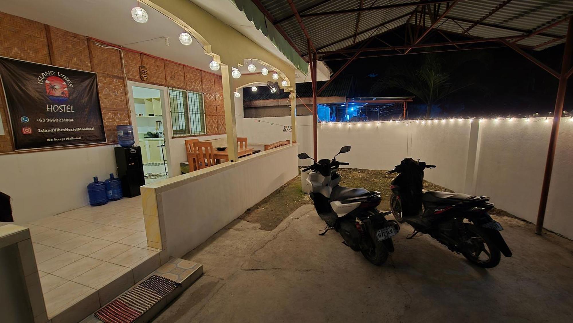Island Vibes Albergue Moalboal