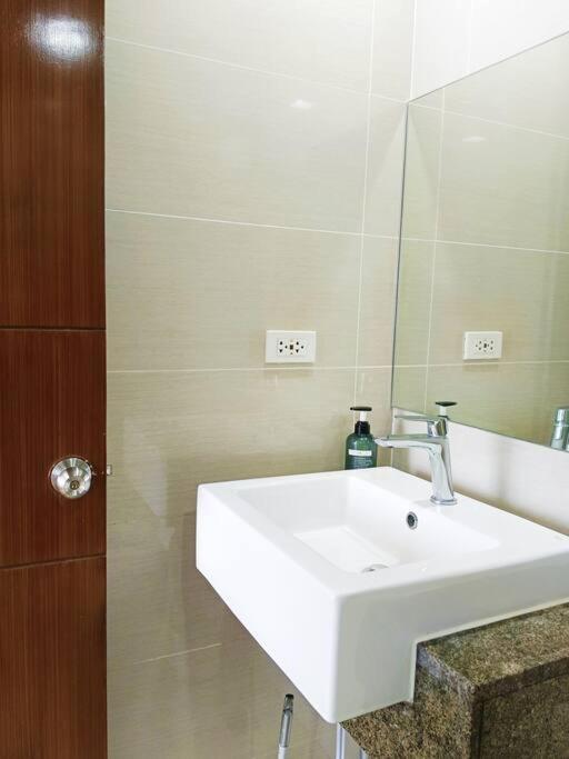 Rustic Retreat In Mactan Newtown Apartment Lapu-Lapu City