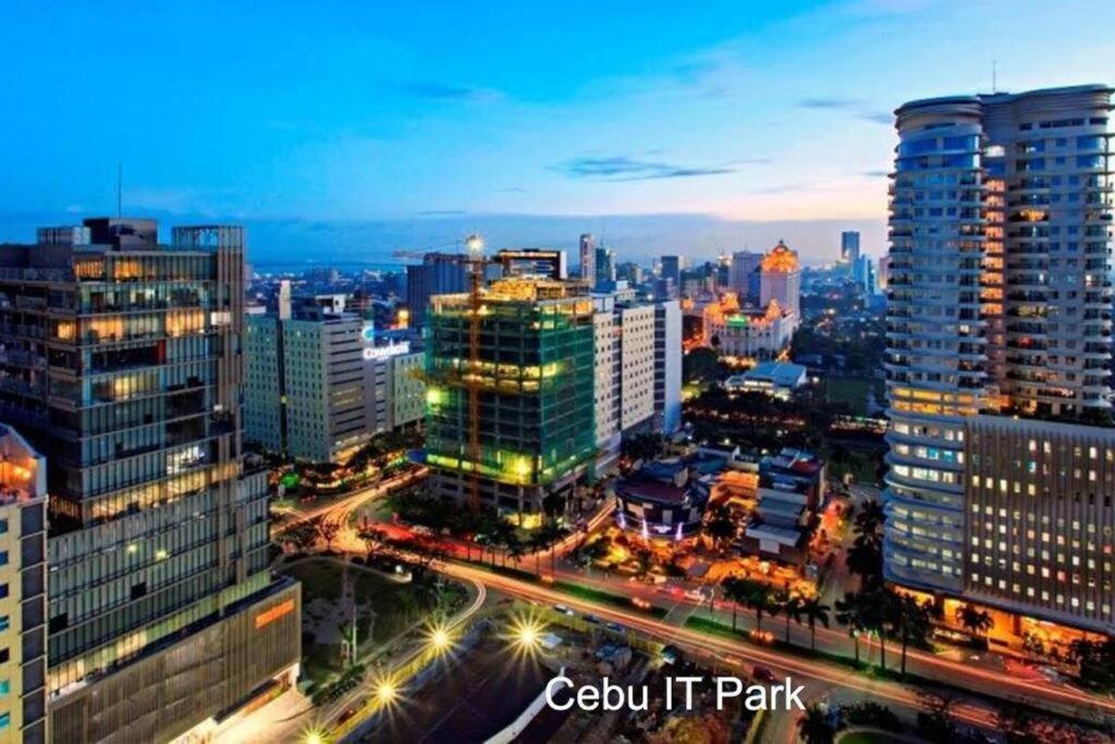 Apartment Cozy Near It Park With Pool Netflix