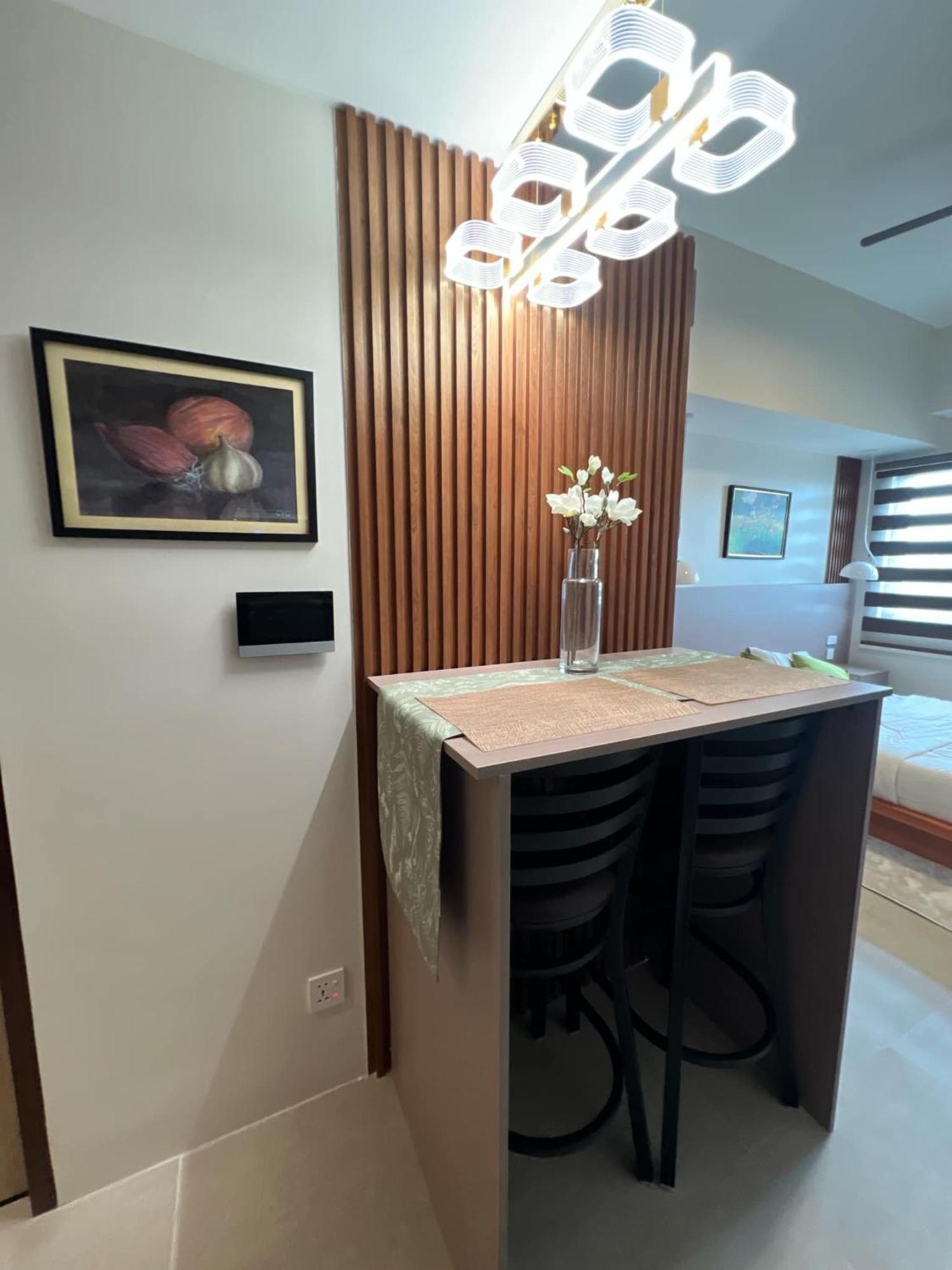 Apartment Cozy Near It Park With Pool Netflix