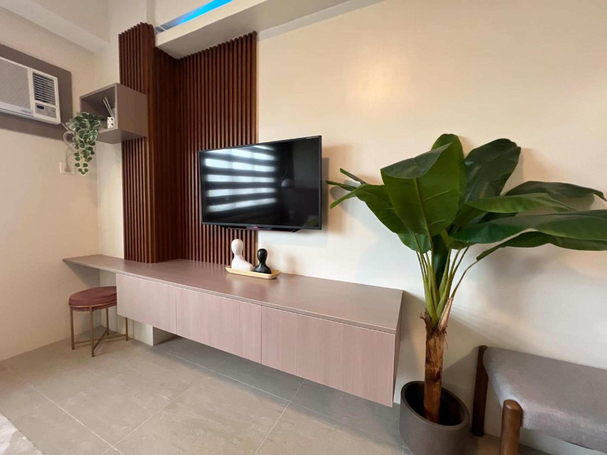 Cozy Near It Park With Pool Netflix Apartment
