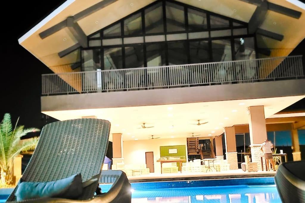 Comfy 5 Mins To Mactan Airport Apartment