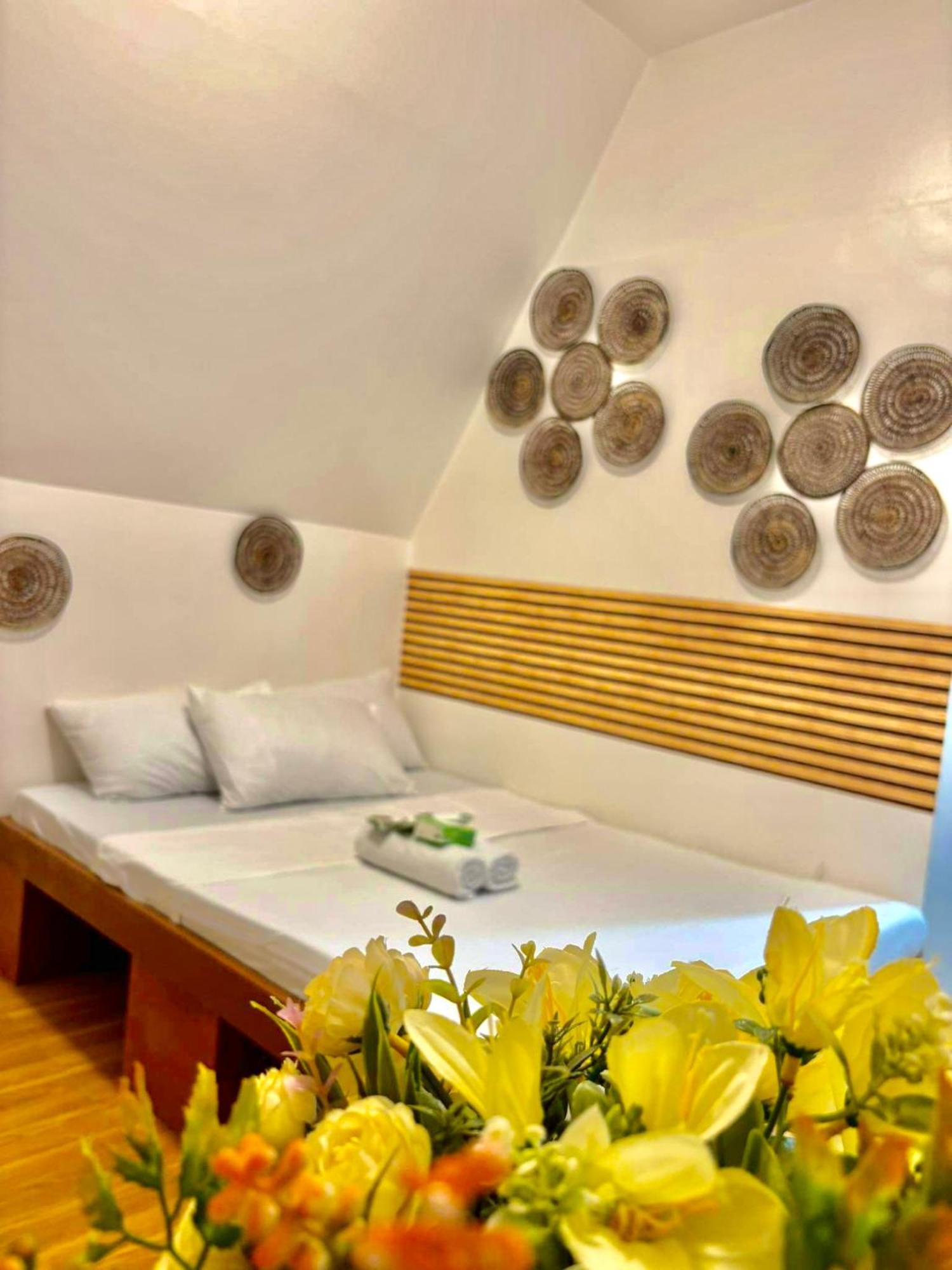 Lovi Panagsama Chalet Moalboal