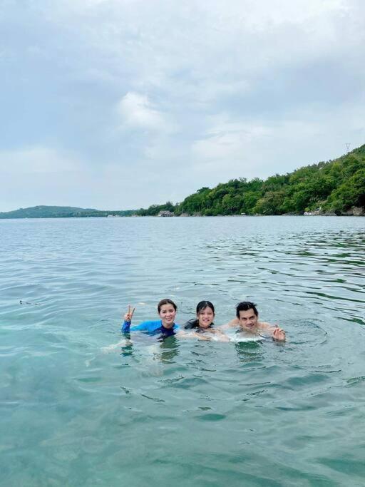 Family Near Kawasan Falls