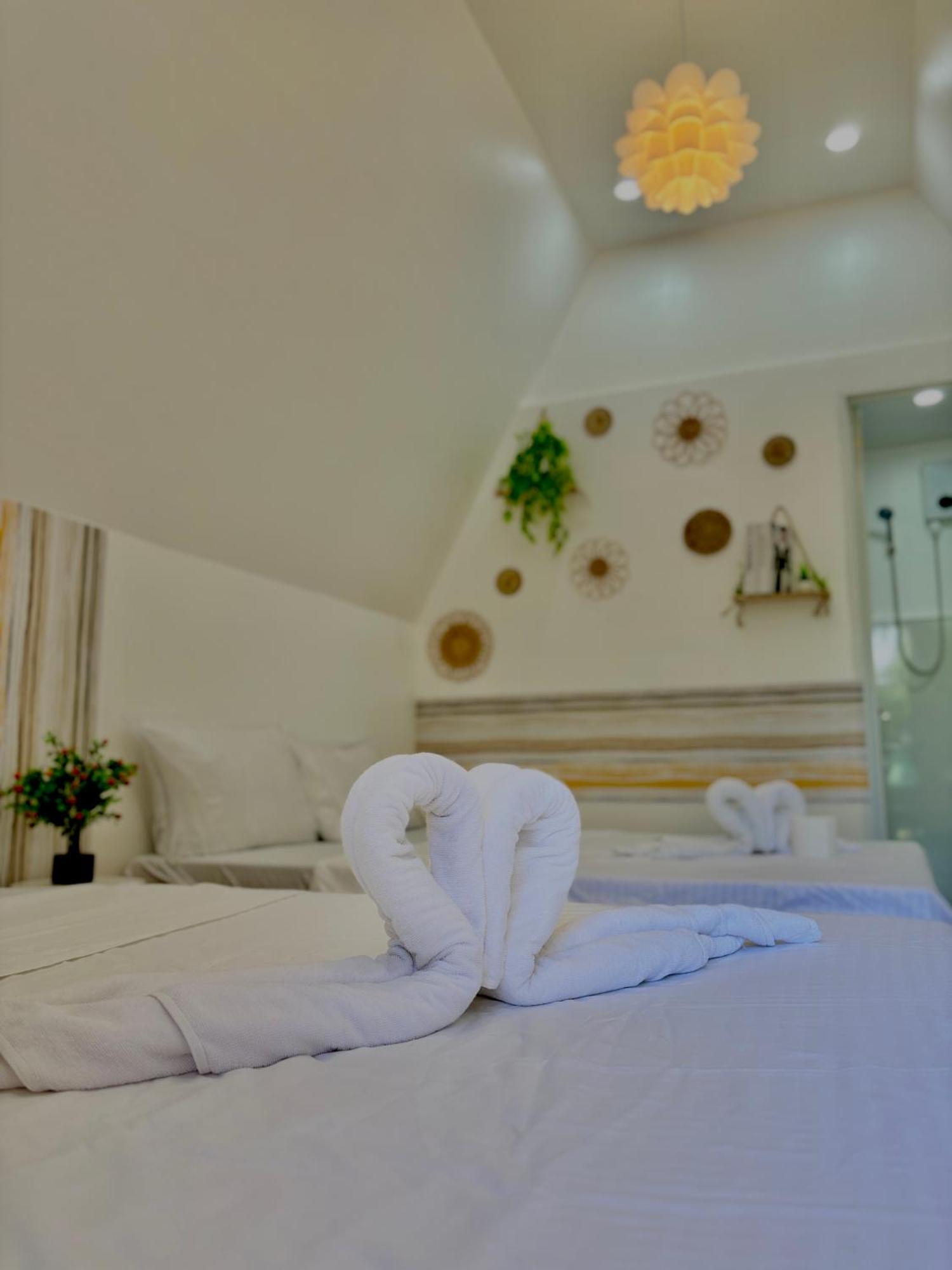 Lovi Panagsama Chalet Moalboal