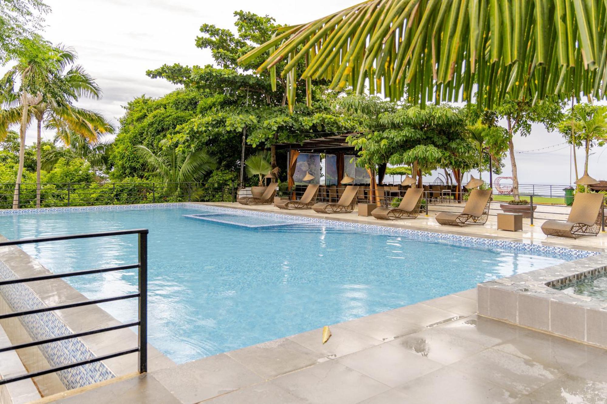 Resort Mabini Sky View *