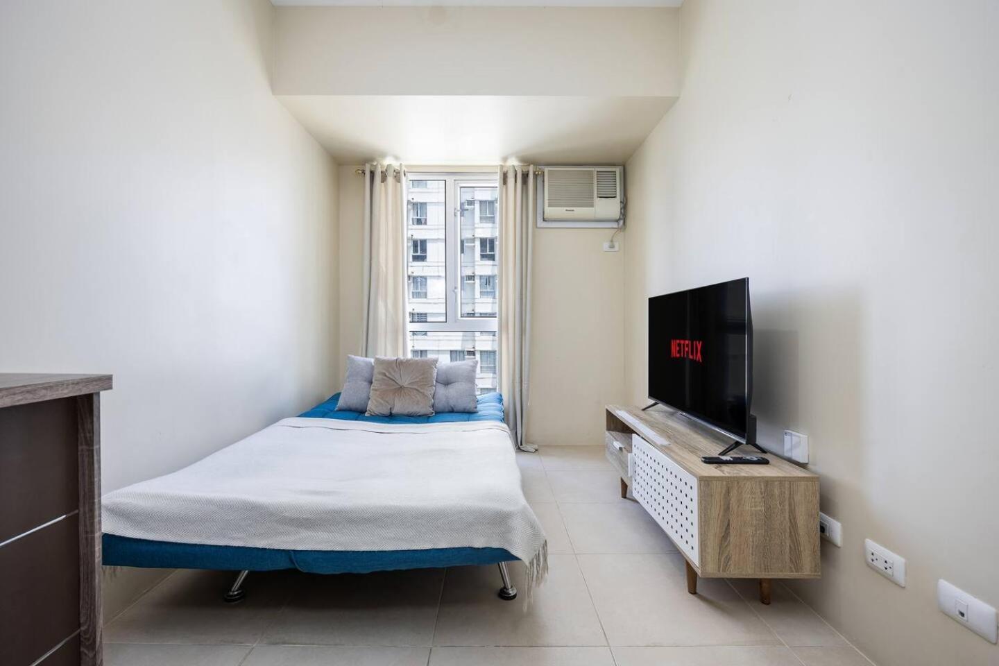 Furnished 2-bedroom In Avida Towers Riala, It Park With Fast Wifi, Netflix, Pool And Apartment