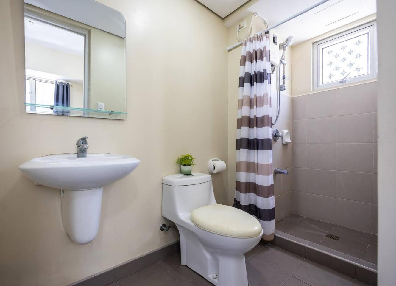 Furnished 2-bedroom In Avida Towers Riala, It Park With Fast Wifi, Netflix, Pool And *
