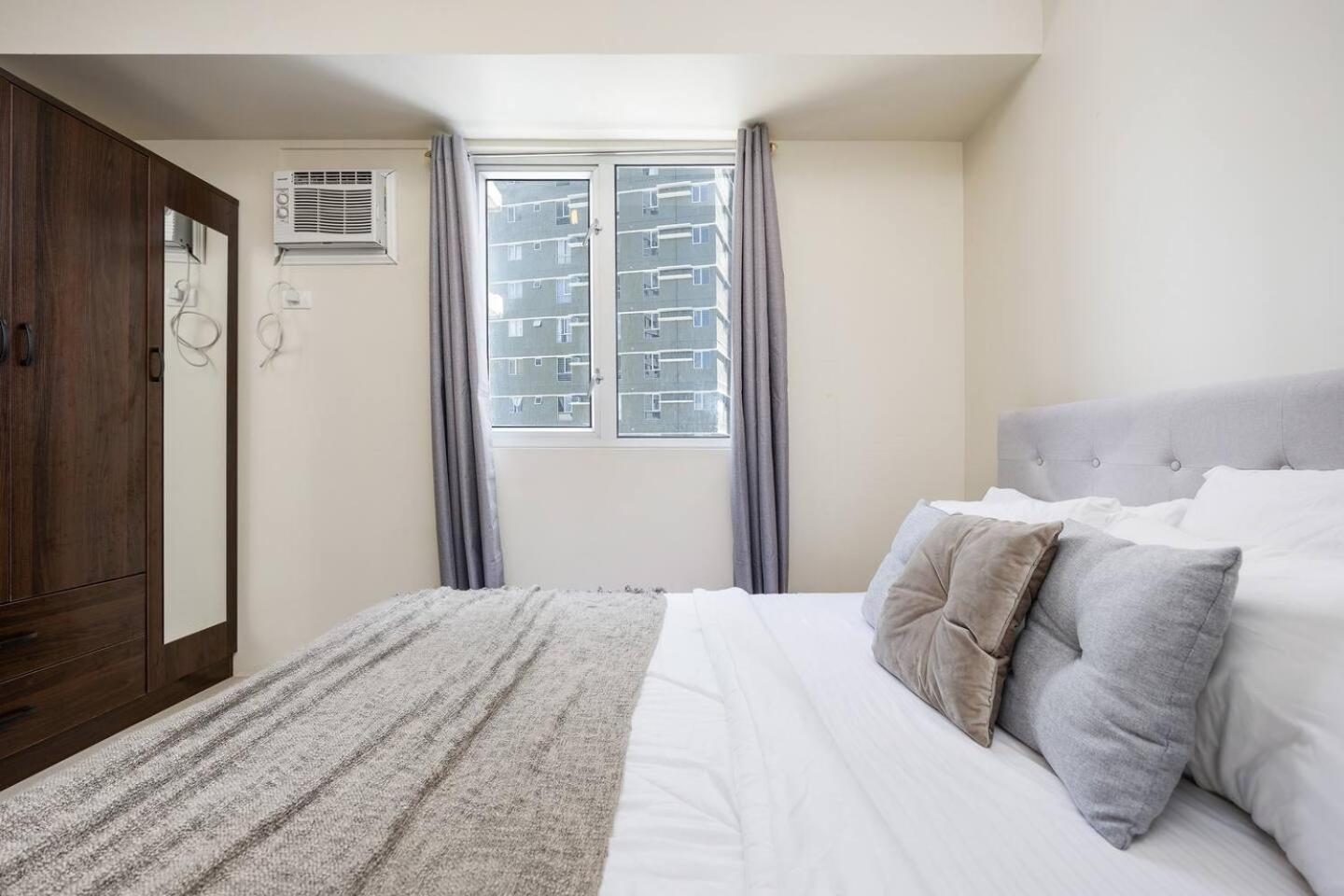Furnished 2-bedroom In Avida Towers Riala, It Park With Fast Wifi, Netflix, Pool And Apartment Cebu