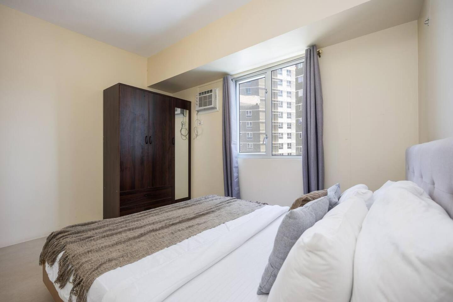 Apartment Furnished 2-bedroom In Avida Towers Riala, It Park With Fast Wifi, Netflix, Pool And