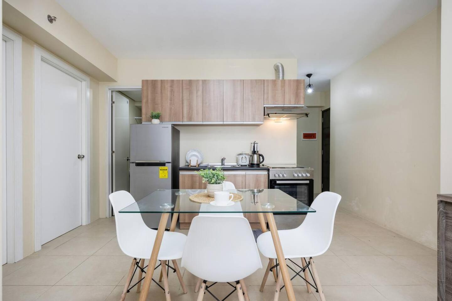 Furnished 2-bedroom In Avida Towers Riala, It Park With Fast Wifi, Netflix, Pool And