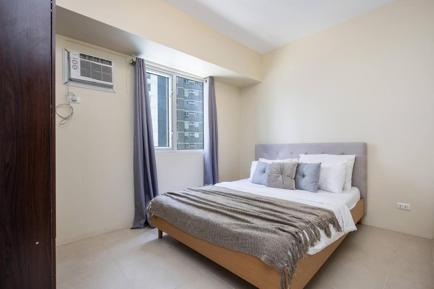 Furnished 2-bedroom In Avida Towers Riala, It Park With Fast Wifi, Netflix, Pool And Apartment Cebu