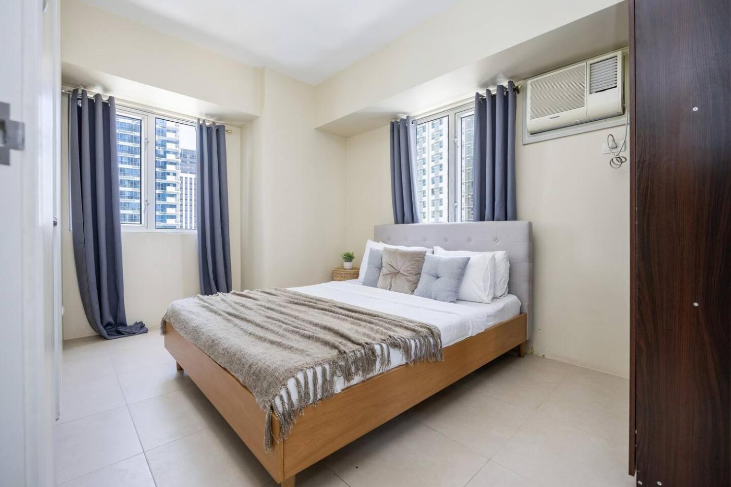 Furnished 2-bedroom In Avida Towers Riala, It Park With Fast Wifi, Netflix, Pool And *