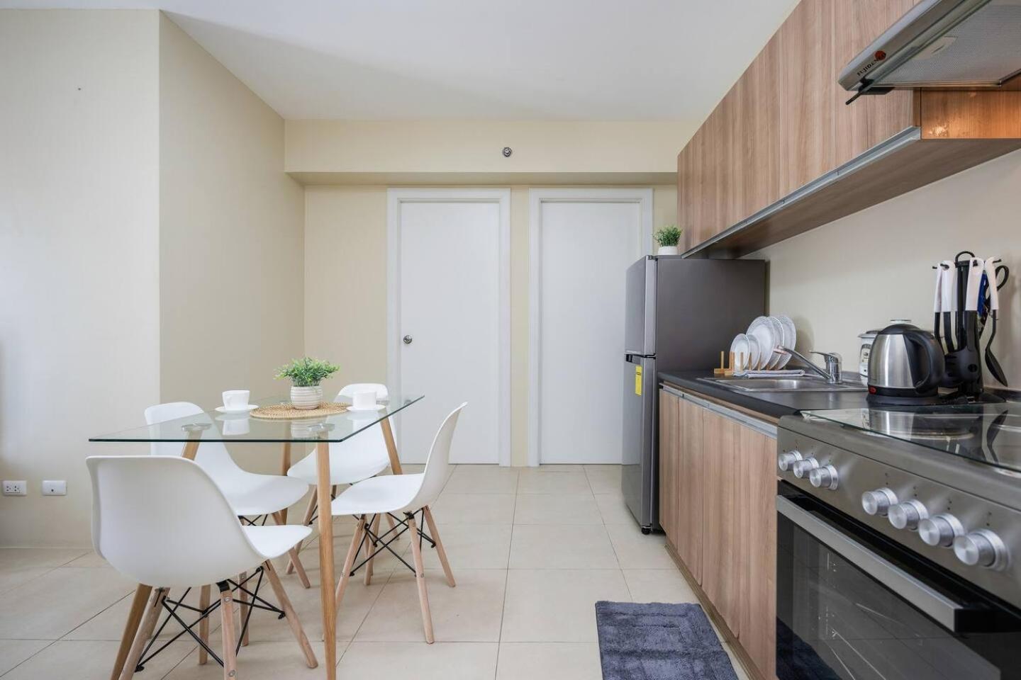 Furnished 2-bedroom In Avida Towers Riala, It Park With Fast Wifi, Netflix, Pool And Apartment *