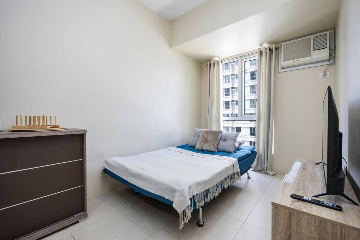 Furnished 2-bedroom In Avida Towers Riala, It Park With Fast Wifi, Netflix, Pool And Apartment Cebu