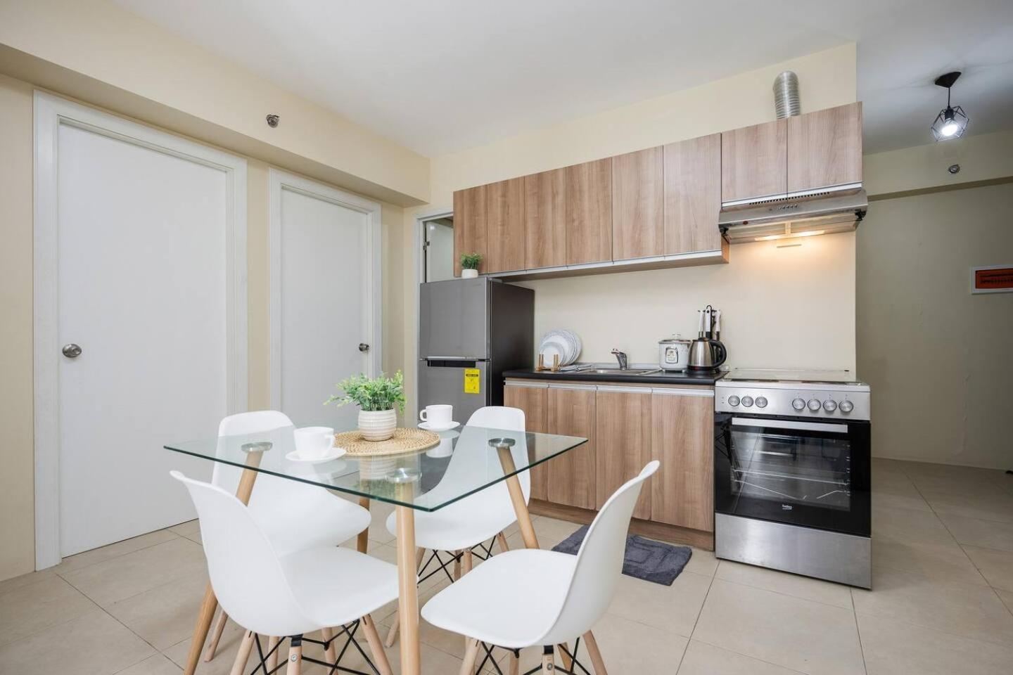Furnished 2-bedroom In Avida Towers Riala, It Park With Fast Wifi, Netflix, Pool And Cebu