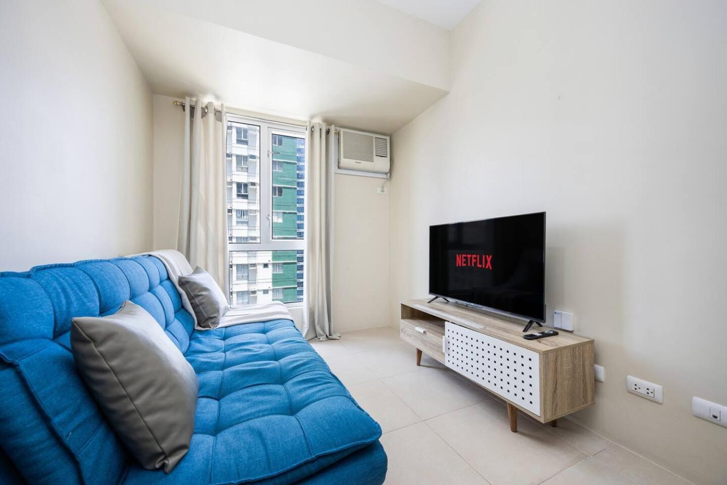 Furnished 2-bedroom In Avida Towers Riala, It Park With Fast Wifi, Netflix, Pool And