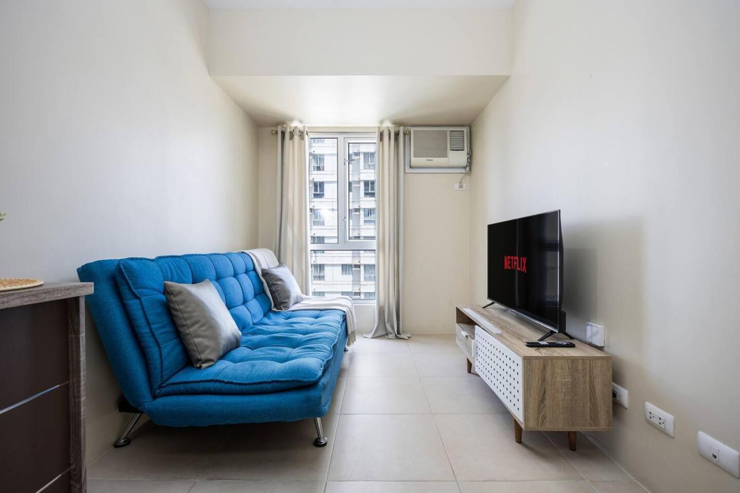 Furnished 2-bedroom In Avida Towers Riala, It Park With Fast Wifi, Netflix, Pool And Apartment