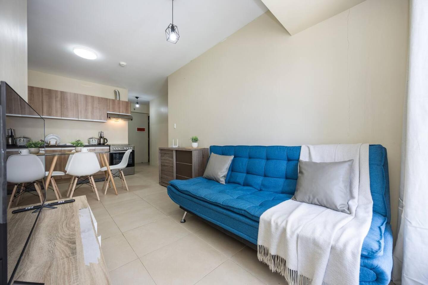 Apartment Furnished 2-bedroom In Avida Towers Riala, It Park With Fast Wifi, Netflix, Pool And