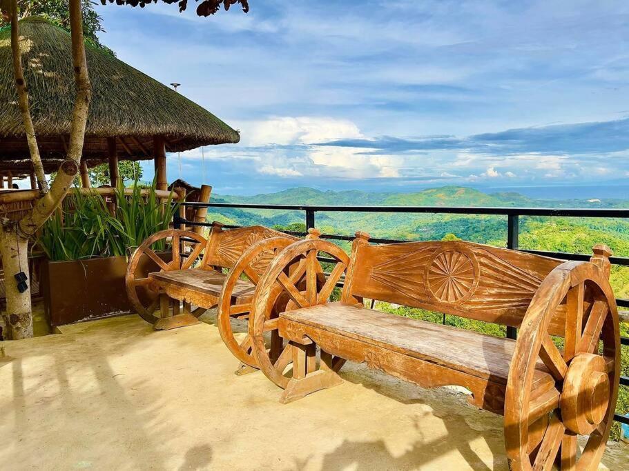 Cozy Log Mountain Cabin In Mabini With Breakfast Bahay bakasyunan