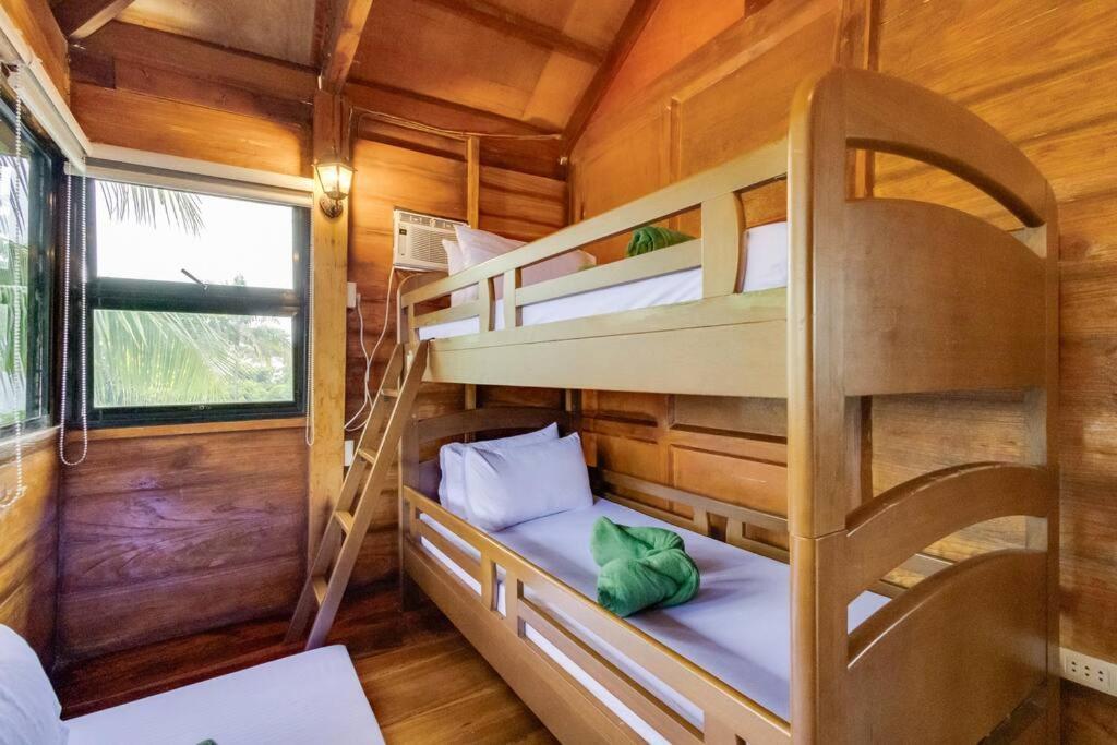 Cozy Log Mountain Cabin In Mabini With Breakfast Bahay bakasyunan