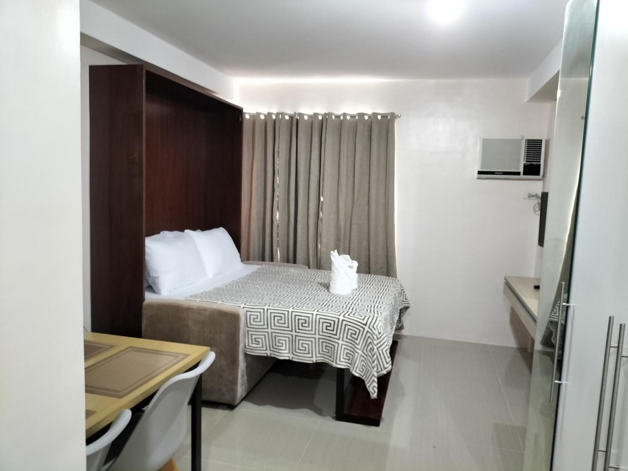 Comfy 33 The Persimmon Cebu