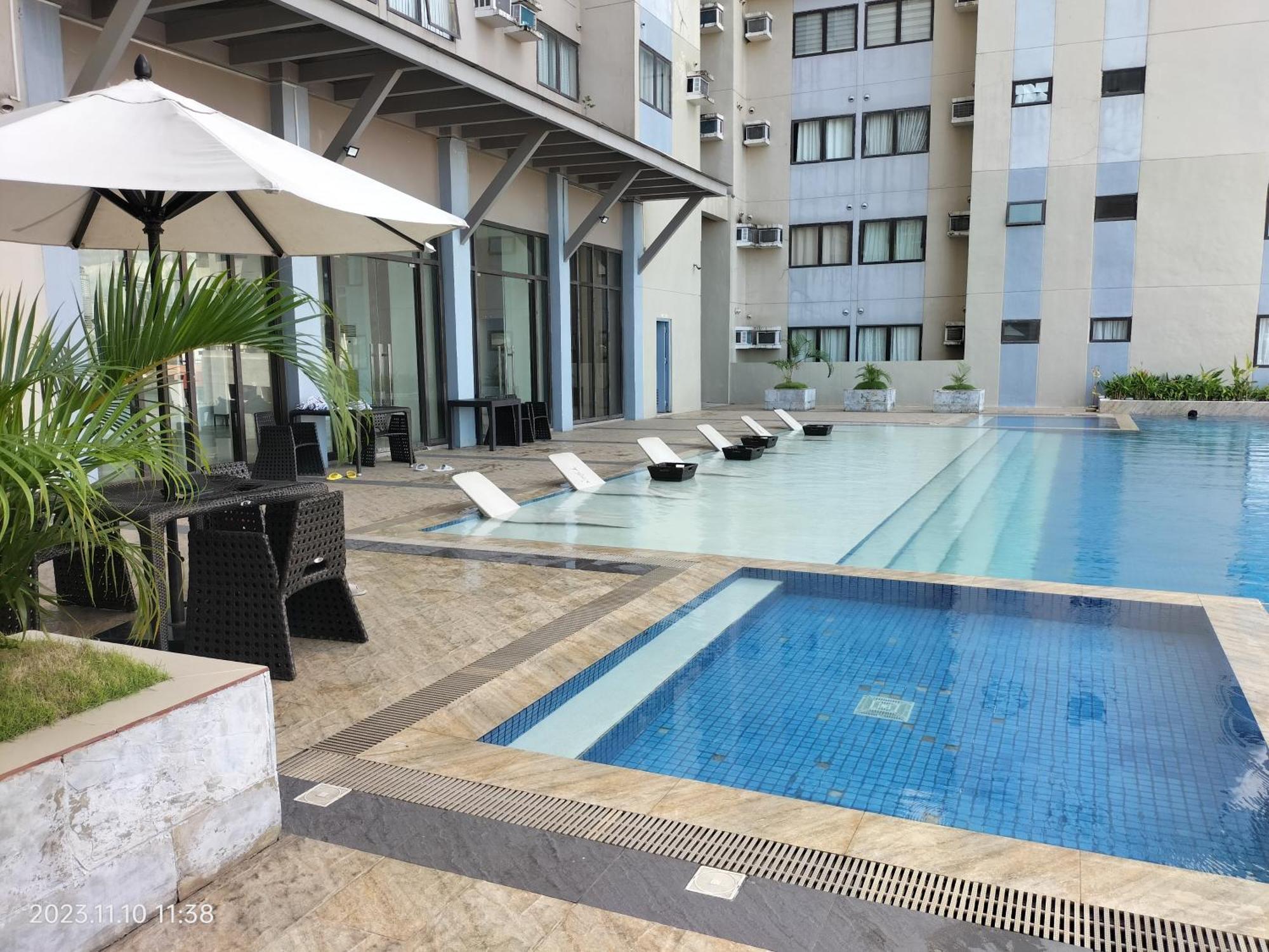 Comfy 33 The Persimmon * Cebu