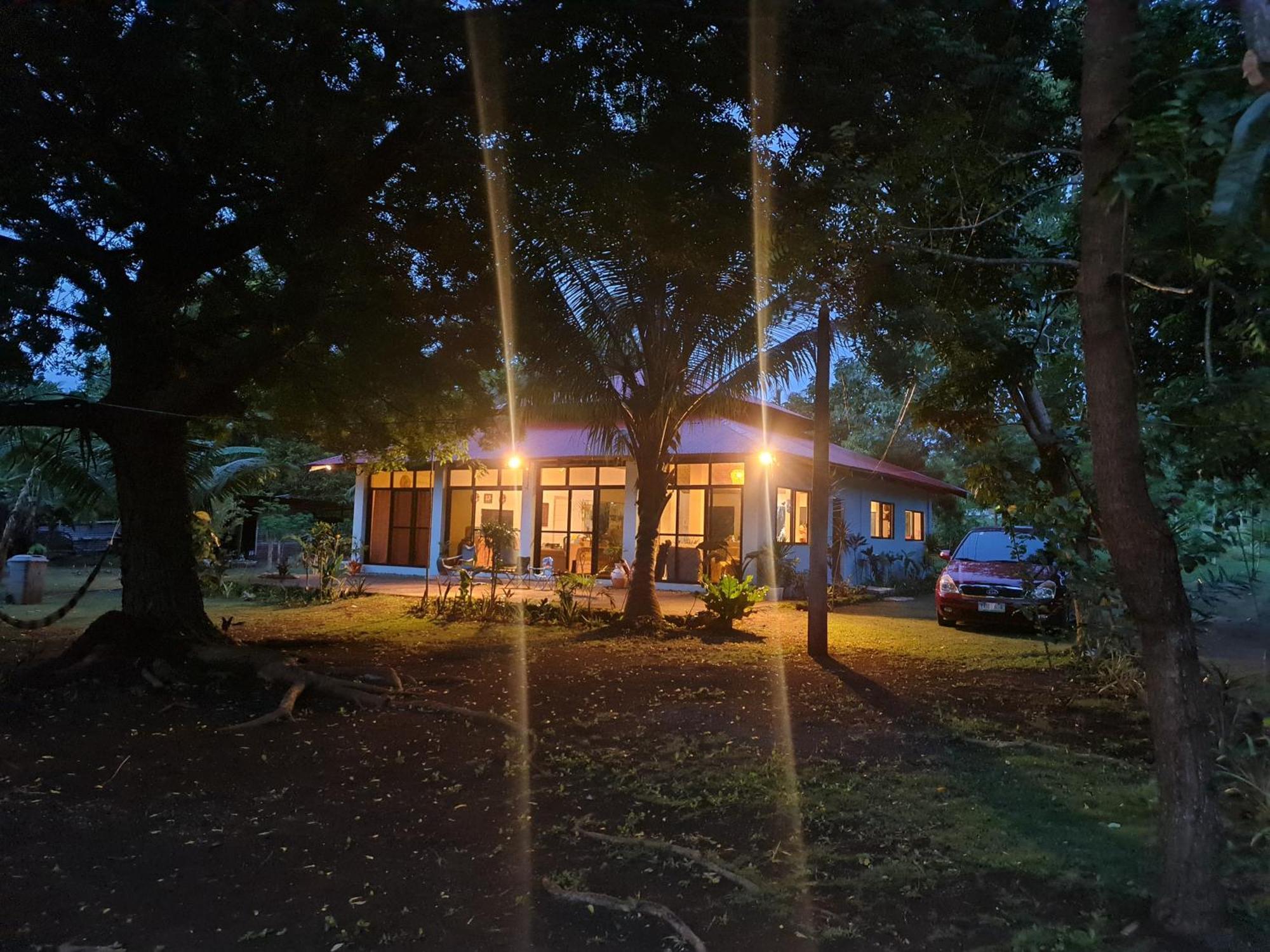 Villa Casa Punta Seaside Spacious San Remigio (Cebu)