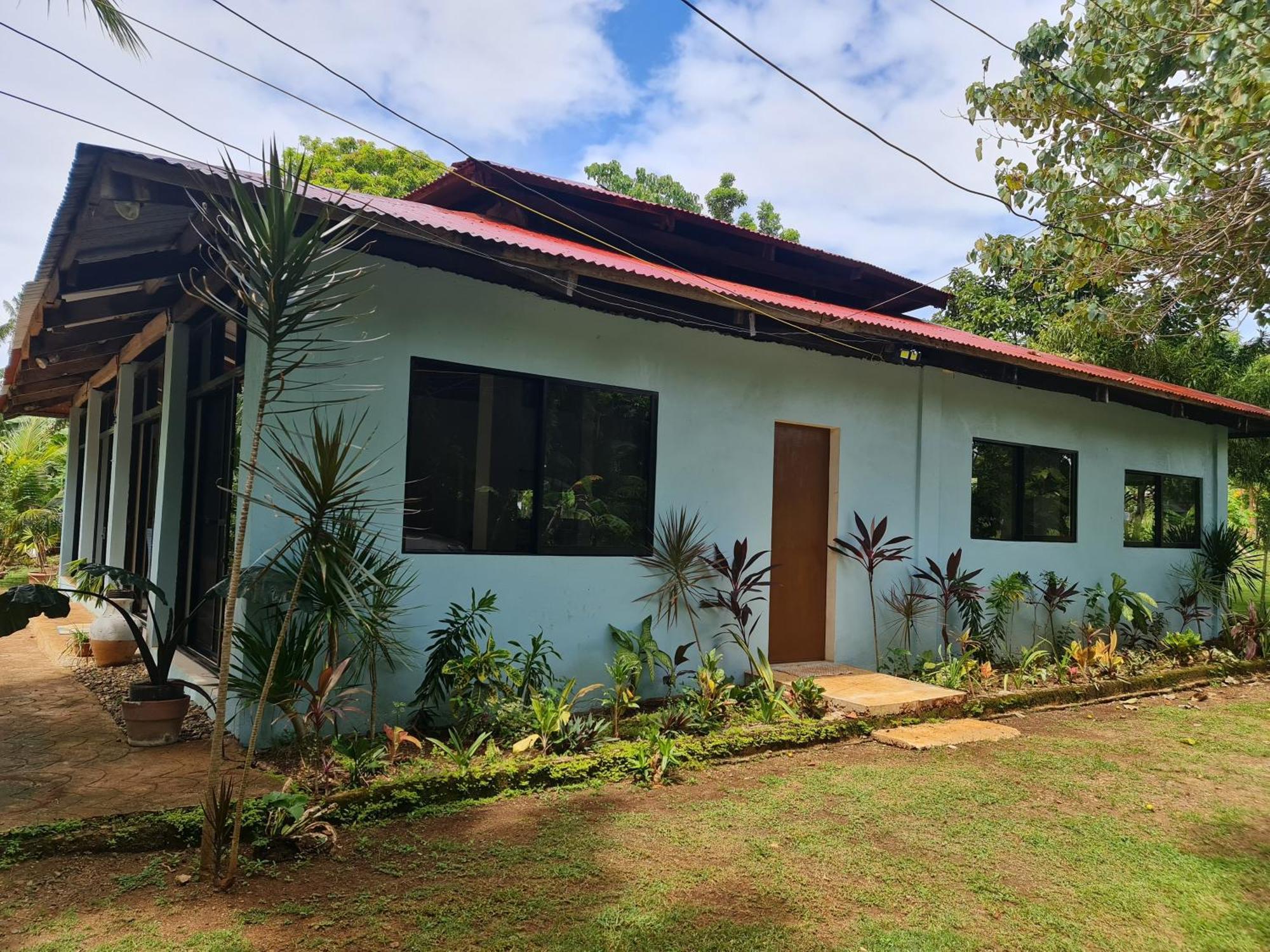 Villa Casa Punta Seaside Spacious San Remigio (Cebu)