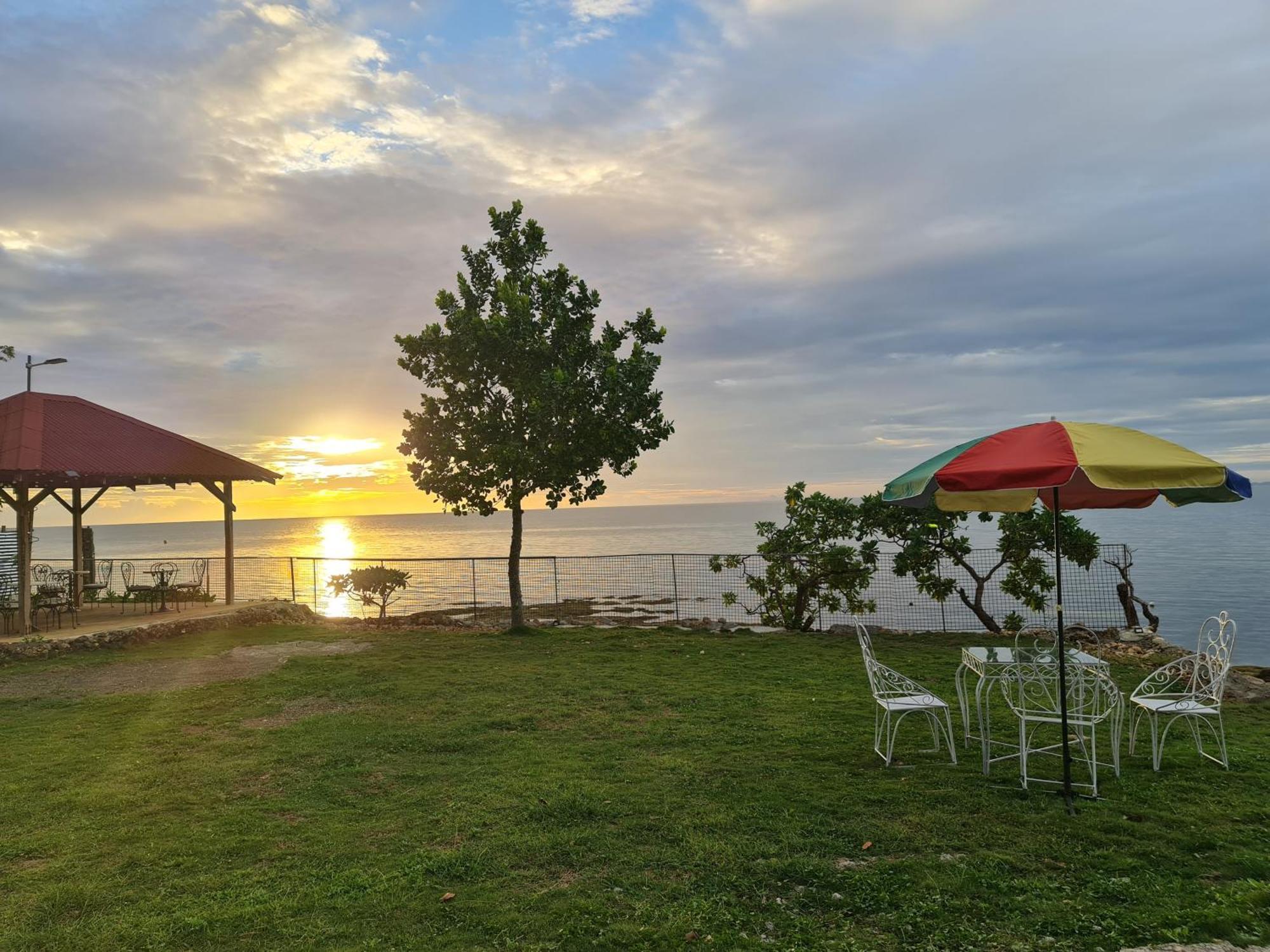 Casa Punta Seaside Spacious Villa San Remigio (Cebu)