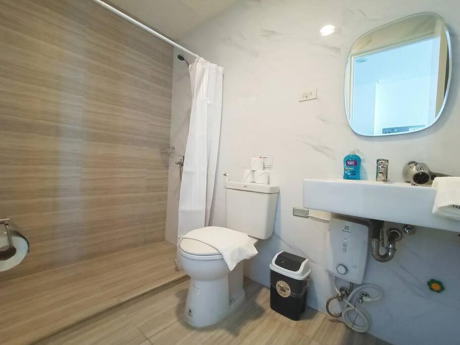 Apartment 1908 Pool Gym Wi-fi With Netflix Near Ayala And It Park *
