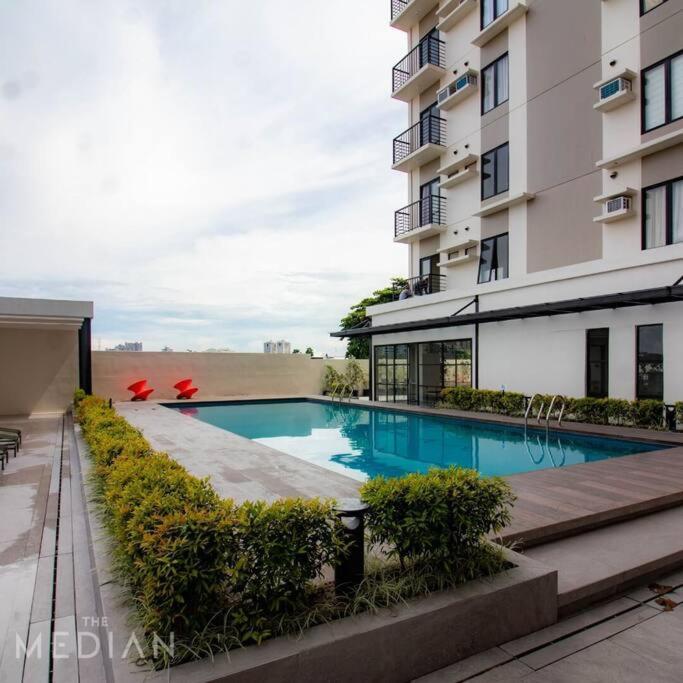 1 Bedroom Near It Park With Balcony Wifi Netflix Awesome View * Cebu